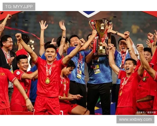 国足逆转夺冠全场沸腾新星闪耀带领球队创造历史辉煌 国足逆转夺冠全场沸腾新星闪耀带领球队创造历史辉煌