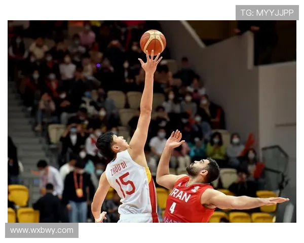 中国男篮备战世界杯加强防守训练 目标力争小组出线并争夺更高荣誉 中国男篮备战世界杯加强防守训练 目标力争小组出线并争夺更高荣誉