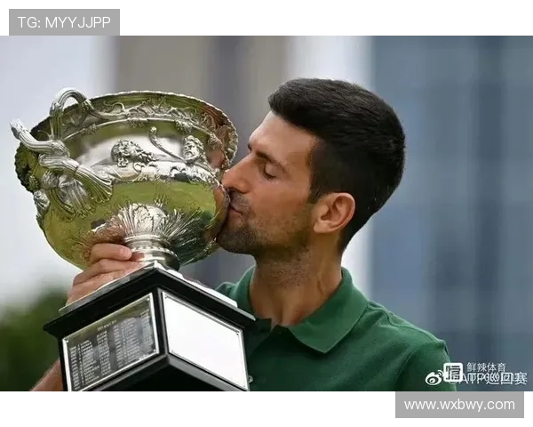 德约科维奇逆转再夺冠军 展现网坛传奇坚韧精神掀起新一轮热议 德约科维奇逆转再夺冠军 展现网坛传奇坚韧精神掀起新一轮热议