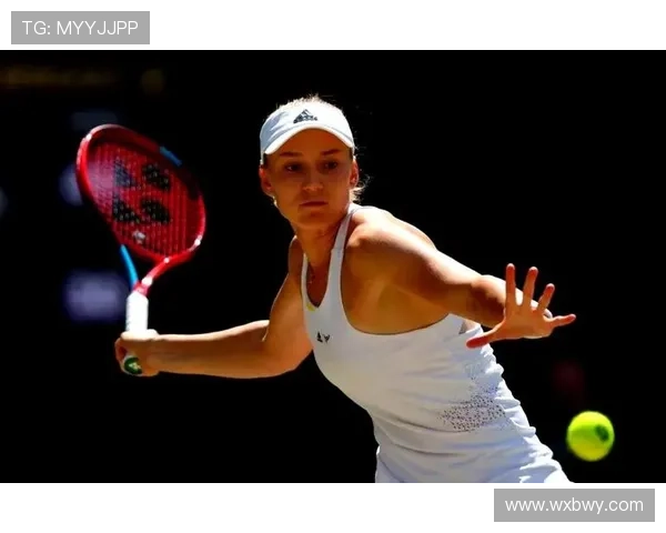 新星选手横扫赛场 创下历史性胜利 成为网球界新焦点 新星选手横扫赛场 创下历史性胜利 成为网球界新焦点