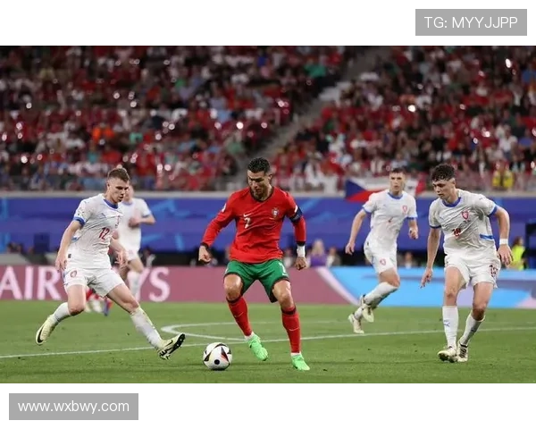 欧洲劲旅鏖战再起新星闪耀赛场表现抢眼引发转会市场热议潮风起浪 欧洲劲旅鏖战再起新星闪耀赛场表现抢眼引发转会市场热议潮风起浪