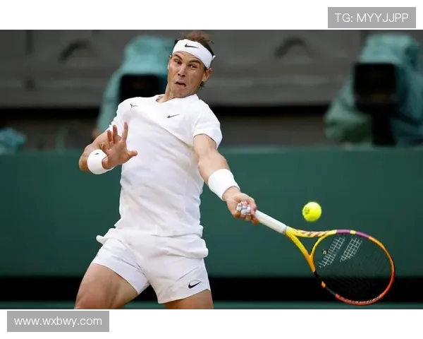 网球赛事激战正酣 纳达尔伤后复出大胜 小威重回赛场展现强大实力